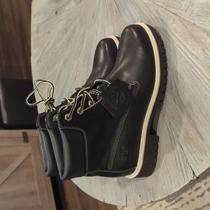 NWOT Timberland Black Leather Boots